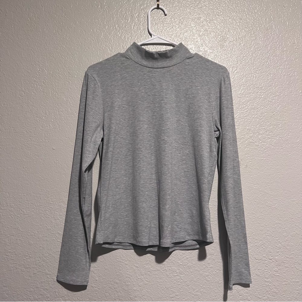 Athleta Light Gray Signature Rib Turtleneck - Picture 2 of 5